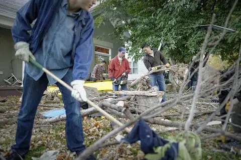 Yard-Clean-up-Service-in-Oakville-ON