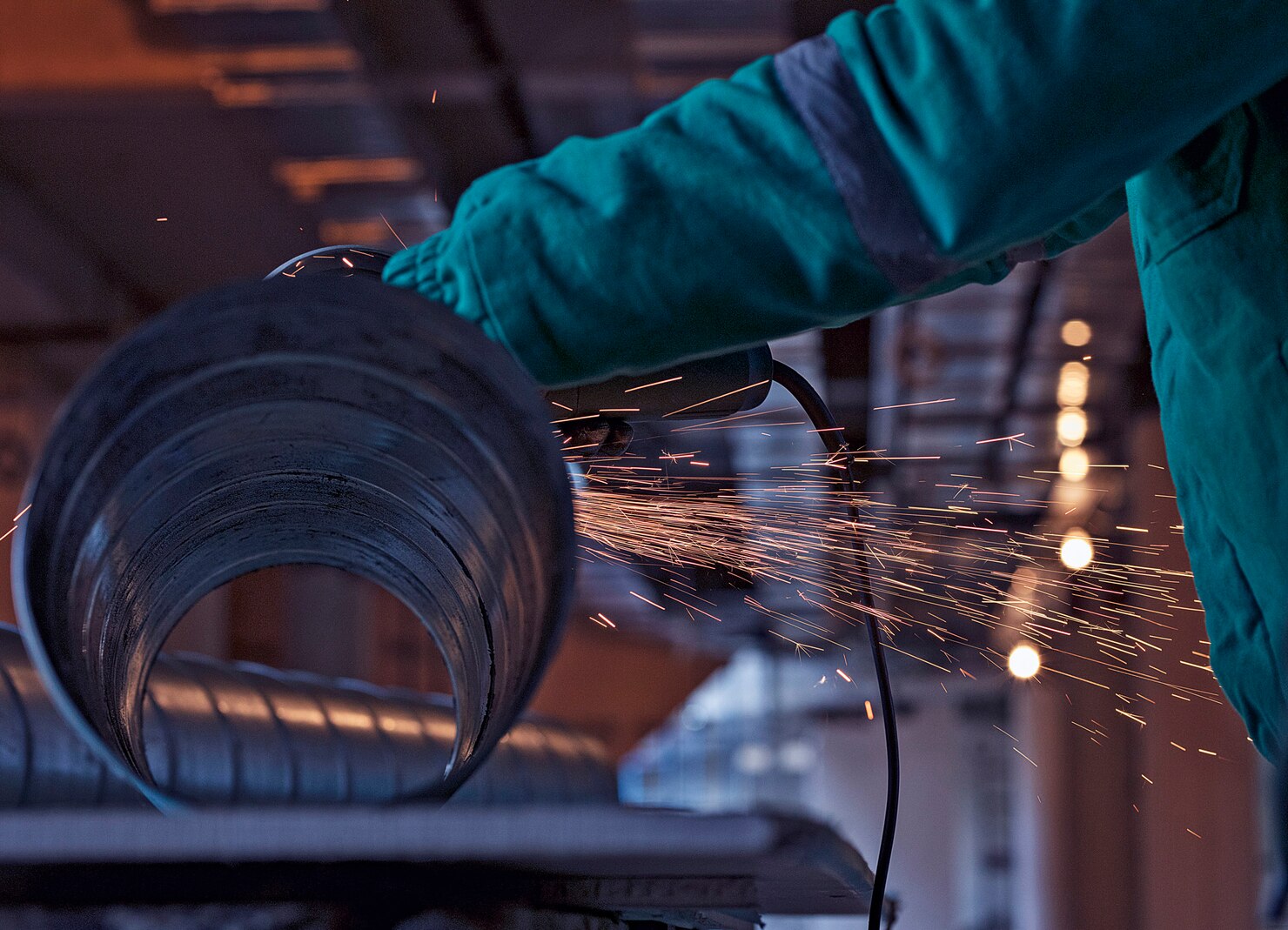 arc-welding-steel-construction-site_2831-694