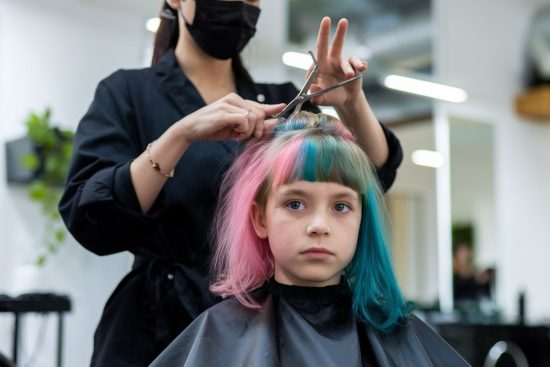 a-photo-of-a-girl-getting-her-hair-cut-in-a-salon--MRbgZCltTvWs7FpXm7PSxg-zWQjLuR1RSetMDc5OlF2Eg