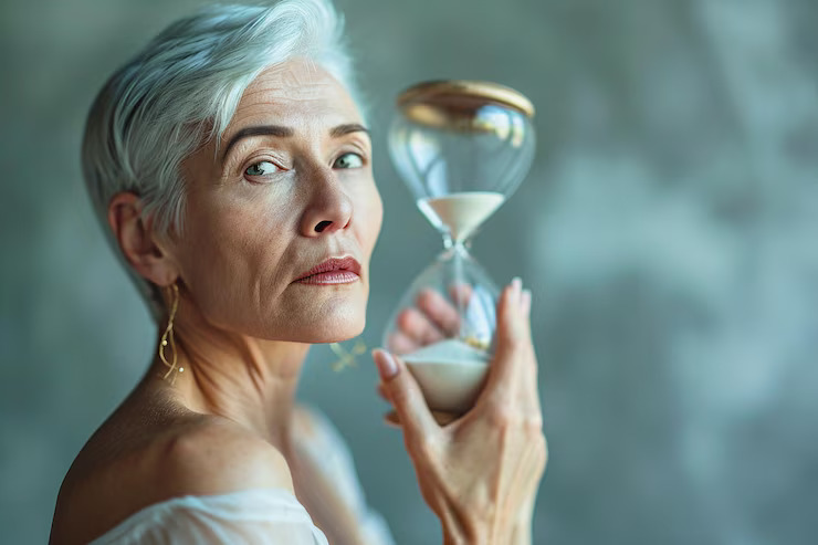 old-woman-holding-hourglass-concept-aging-fear-passing-time-chronophobia-mental-health-old-age-depression-elderly-female-life-cycle-menopause-flow-life-beauty-has-no-age_99272-6711