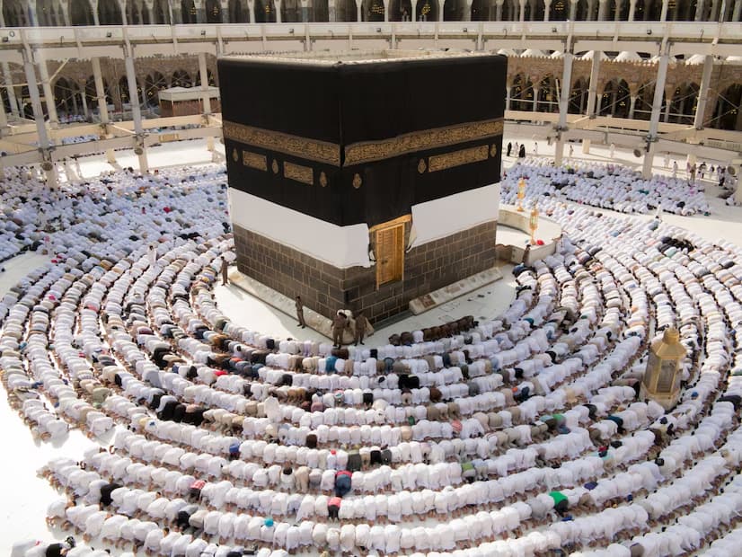 new-images-kaaba-mecca-after-restoration_21730-2618 (1)