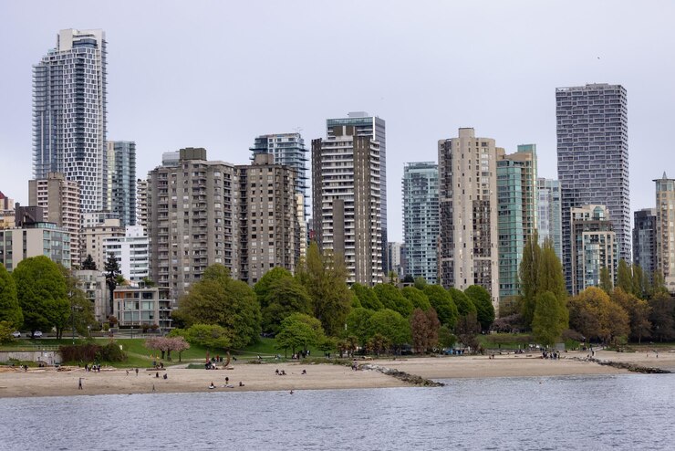 residential-homes-near-stanley-park-english-bay-beach-downtown-vancouver_645882-8413